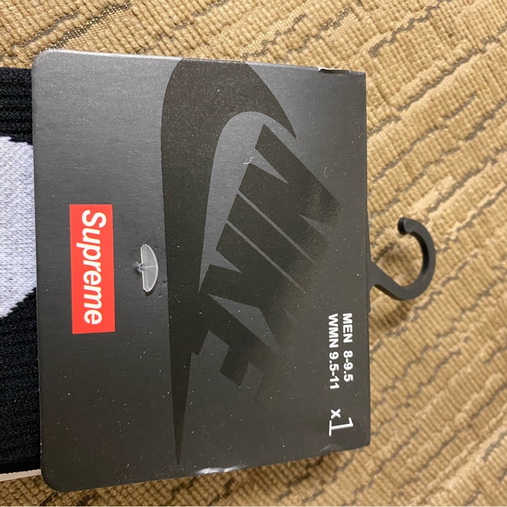 Supreme x Nike Lightweight Crew Socks Men's brand new with tags
